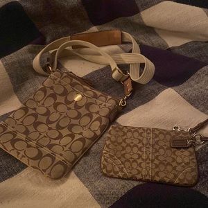 Coach signature crossbody - brown